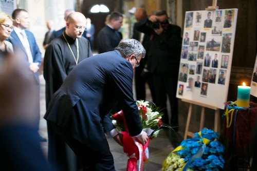 Львів: загиблих Героїв у Гарнізонному храмі вшанував Президент Польщі.(ФОТО)